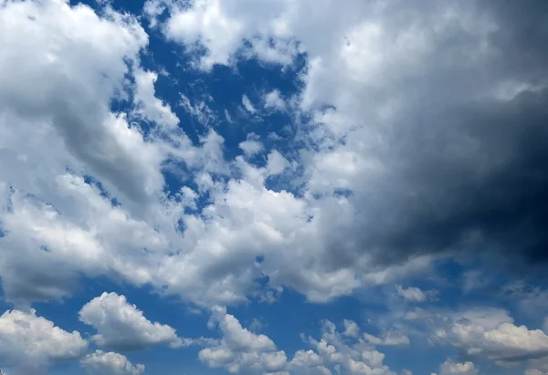 Nuvens azuis — Fotografia de Stock