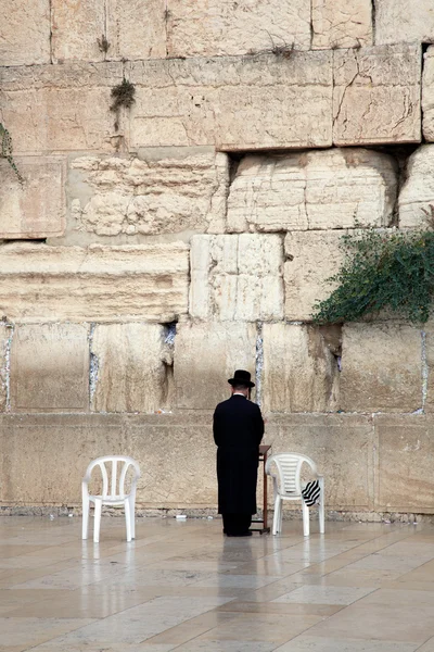 Bön vid klagomuren (västra väggen), jerusalem, israel — Stockfoto