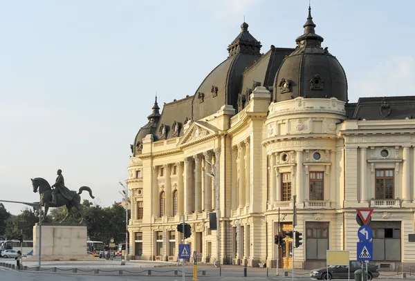 Библиотека Центрального университета Бухареста — стоковое фото