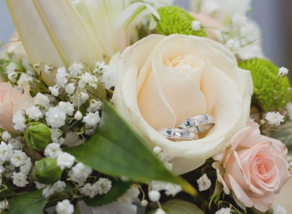 Anéis de casamento Fotografia De Stock