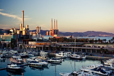 Barselona'nın marina ile birçok yat - dikey görünüm