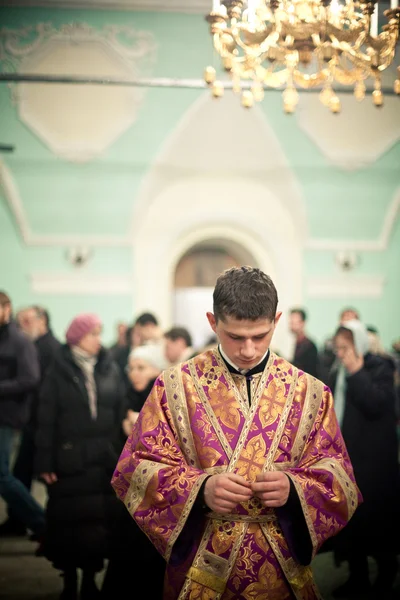 Moskou - 13 maart: De orthodoxe liturgie met bisschop kwik in High — Stockfoto
