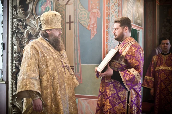 MOSCOW - MARÇO 14: Liturgia ortodoxa com o bispo Mercúrio no Alto — Fotografia de Stock