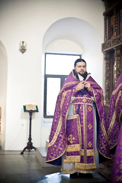 Moskwa - 14 marca: Liturgia z biskupem rtęć w wysokiej — Zdjęcie stockowe