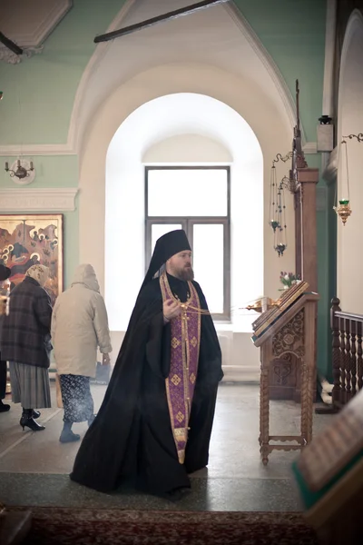 MOSCOVA - 13 martie: Liturghia ortodoxă cu episcopul Mercur în Sus — Fotografie, imagine de stoc