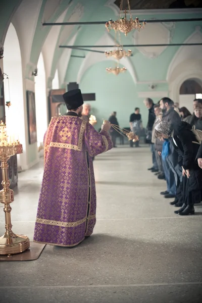 Μόσχα - 13 Μαρτίου: Ορθόδοξη Θεία με επίσκοπο τον υδράργυρο σε υψηλό — Φωτογραφία Αρχείου