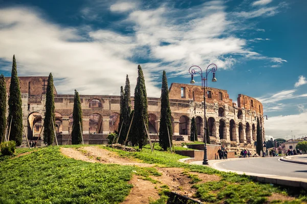 Zijaanzicht op Colosseum — Stockfoto