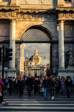 cross the street in Rome clipart