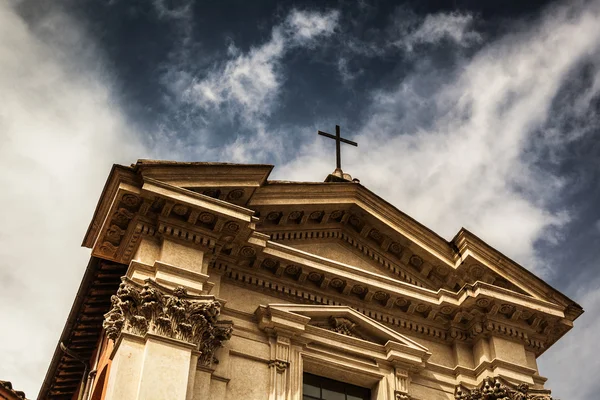 Kruis op de kathedraal — Stockfoto