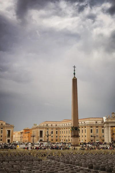 Catolic monument på italienska torg — Stockfoto