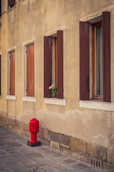 Fireplug na rua de Veneza — Fotografia de Stock