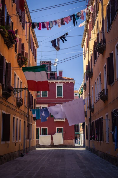 Bettwäsche in den Straßen Venedigs — Stockfoto