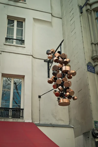 파리 거리에 남 비의 무리 — 스톡 사진