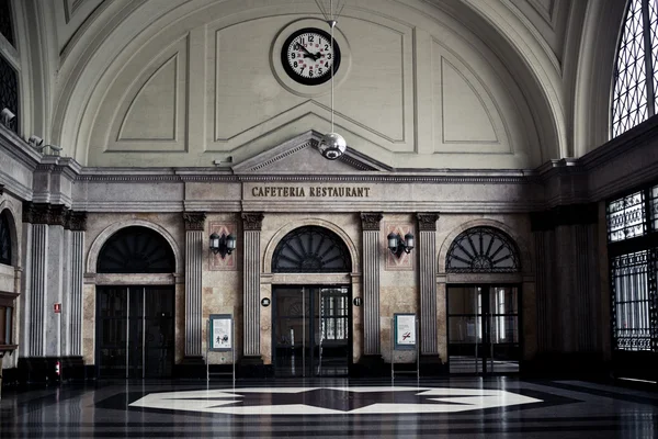 Railway station interior — Stock Photo, Image