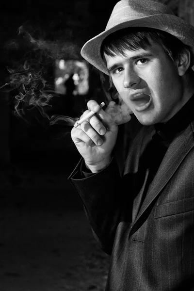 Portrait smoking guy — Stock Photo, Image