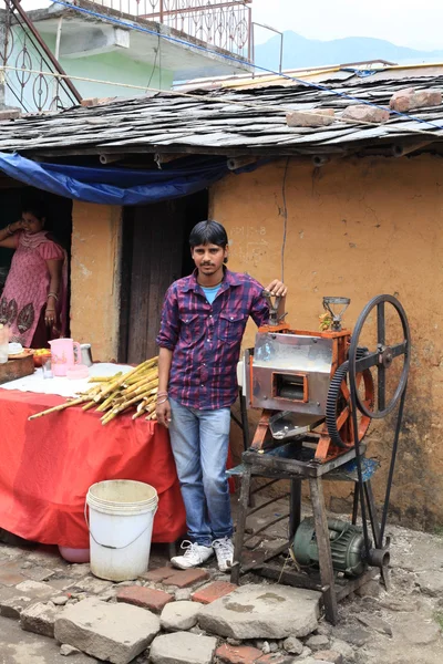 Produção de suco de cana-de-açúcar ", Norte da Índia " — Fotografia de Stock