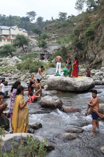 Daily washing of the Hindus in the holy river Ganges, "Northern India" — Stock Photo, Image