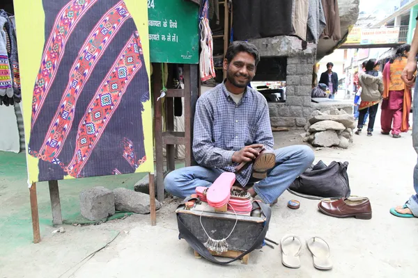 Чистильщик обуви. Северная Индия — стоковое фото