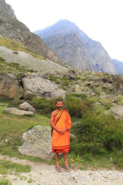 Pilger in Nordindien. der wandernde Mönch, ein Buddhist. — Stockfoto