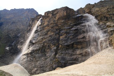 Falls yakınındaki badrinath, Kuzey Hindistan