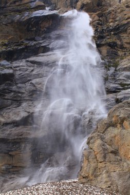 Falls yakınındaki badrinath, Kuzey Hindistan