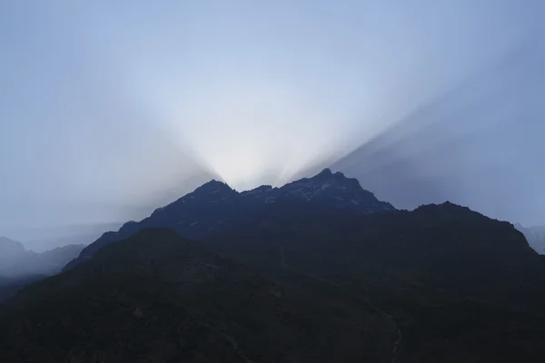 stock image Sunrise in Badrinath - a sacred Hindu city.