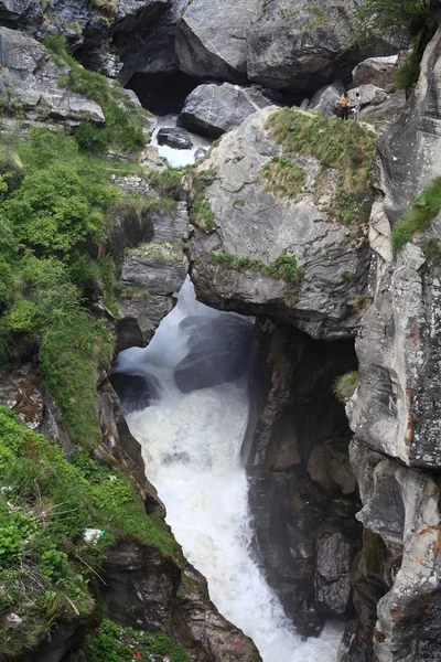 El comienzo del río Saraswati en el Himalaya —  Fotos de Stock