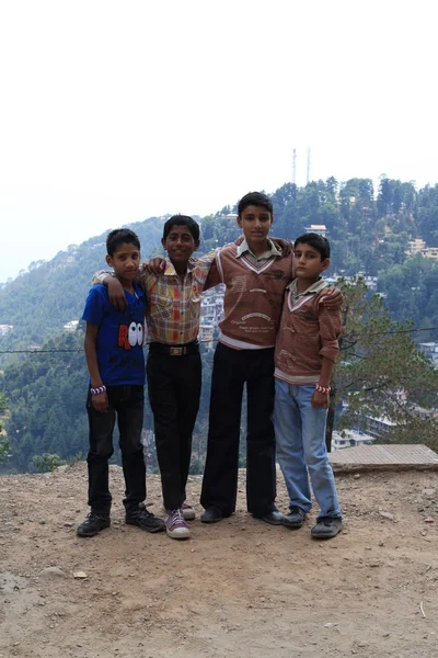 Fyra indiska tonårspojke — Stockfoto