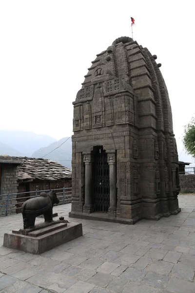 湿婆神庙 (生歌丽 •-商羯罗) 在 Naggar — 图库照片
