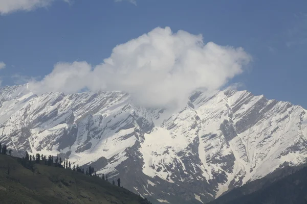 Pokryte śniegiem szczyty Himalajów, Północne Indie — Zdjęcie stockowe