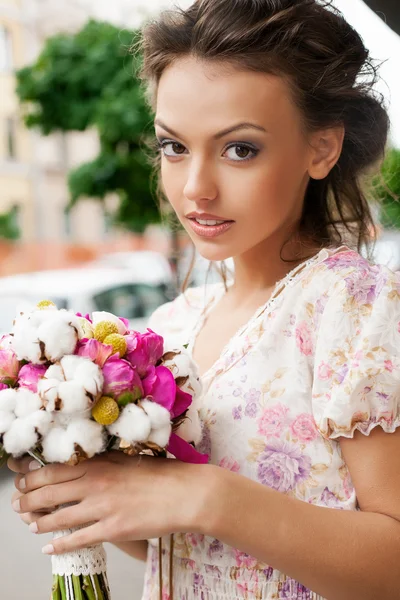 Woman with bouquet — Stock Photo, Image