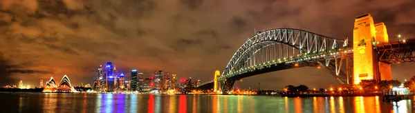 Sydney Harbour med operahus og bro - Stock-foto