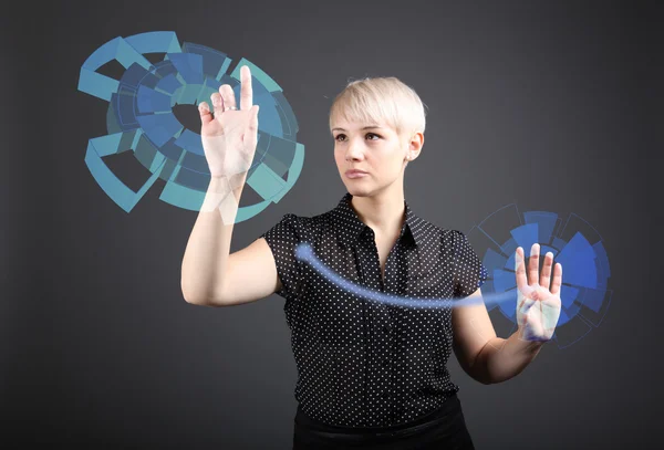 3D технічний креслення концепція технології, дівчина з екраном з відбитками — стокове фото