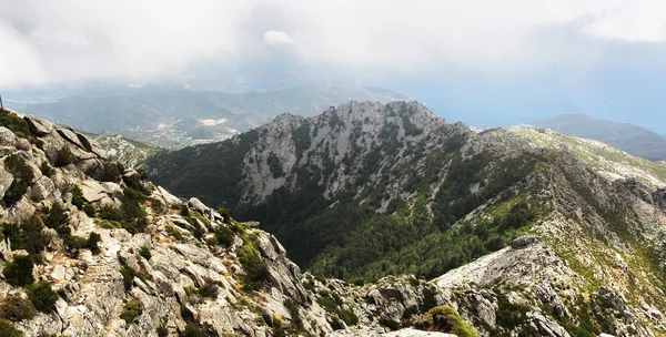 Berge Klippen, schöne Landschaft, Insel Elba, Italien — Stockfoto