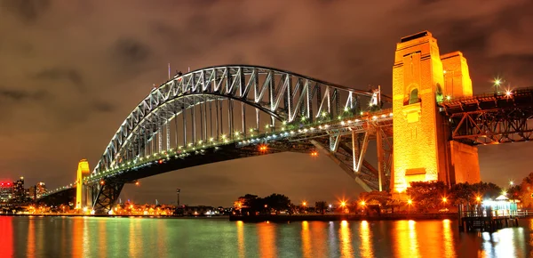 Sydney harbour bridge och operahuset — Stockfoto