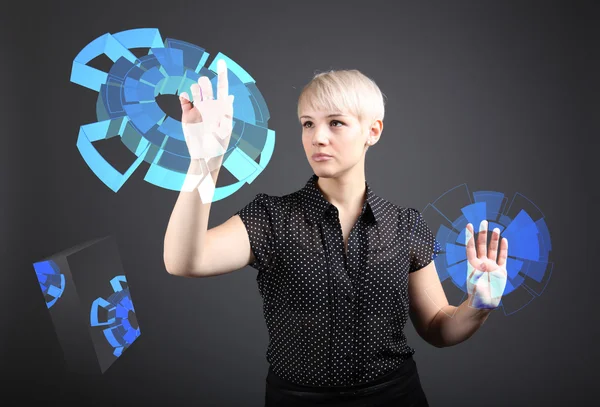 3D Технический рисунок - технологическая концепция, девушка с чертежным экраном — стоковое фото
