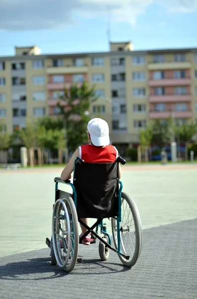 Femme en fauteuil roulant — Photo