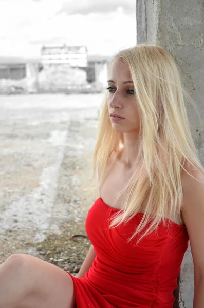 Блондинка дівчина — стокове фото