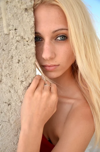 Blond tjej — Stockfoto