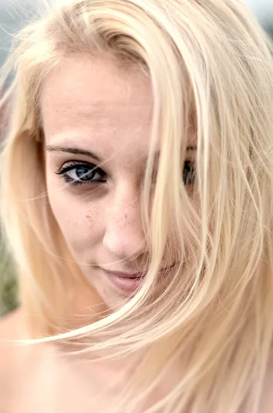 Blondes Mädchen — Stockfoto