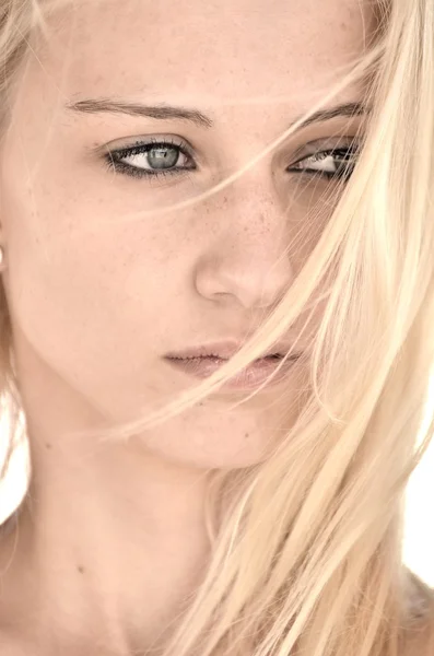 Blond tjej — Stockfoto