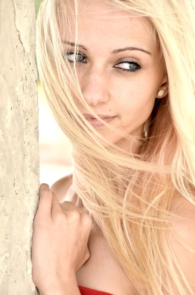Blondes Mädchen — Stockfoto