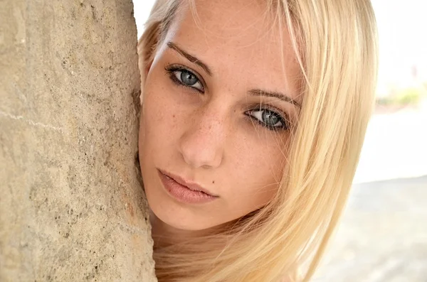 Blonde girl — Stock Photo, Image