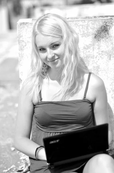 Young pretty woman with laptop on roof — Stock Photo, Image