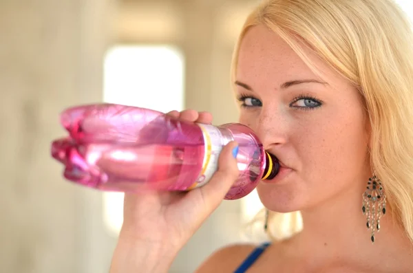 Young girl drinking from a bottle — Stock Photo, Image