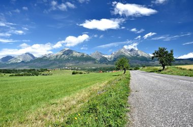 dağ zirveleri yüksek tatras, yaz aylarında görünümünü