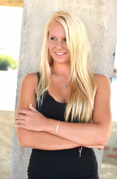 Blond tjej. blond kvinna med blå ögon. — Stockfoto