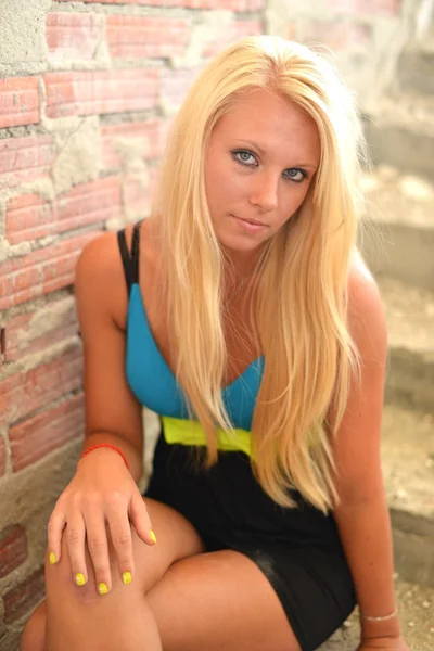 Prachtige blond meisje portrait.blonde haar. — Stockfoto