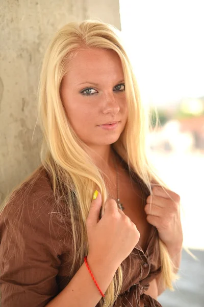 Gyönyörű szőke lány portrait.blonde haj. — Stock Fotó