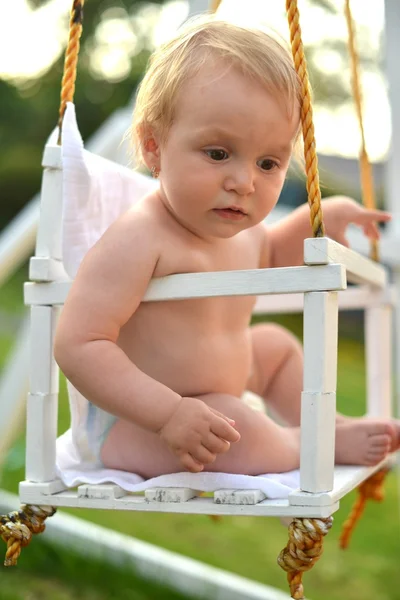 Columpio bebé —  Fotos de Stock